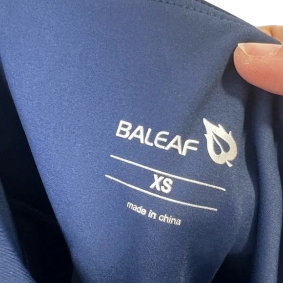 Baleaf size XS navy scrunch butt leggings with pockets like new condition​ - Picture 3 of 4